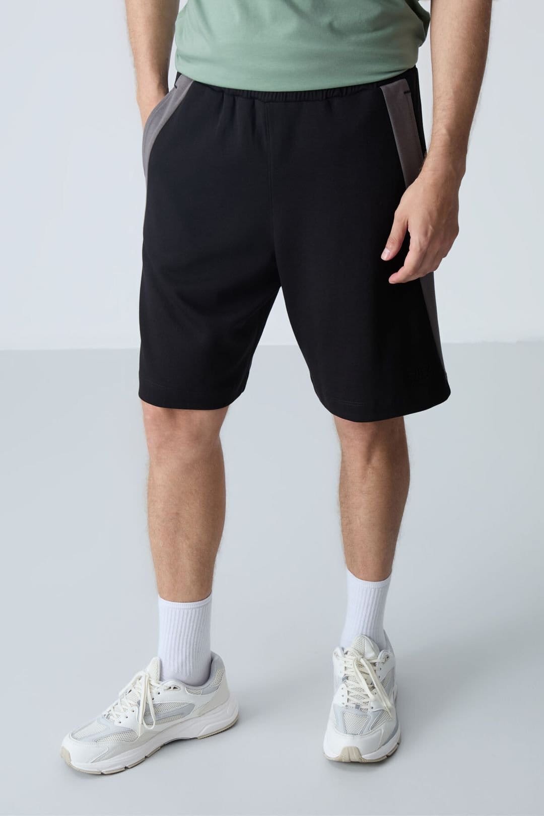 Tommy Life Tommy Life Men's Cotton Blend Sweat Shorts in Black - 4