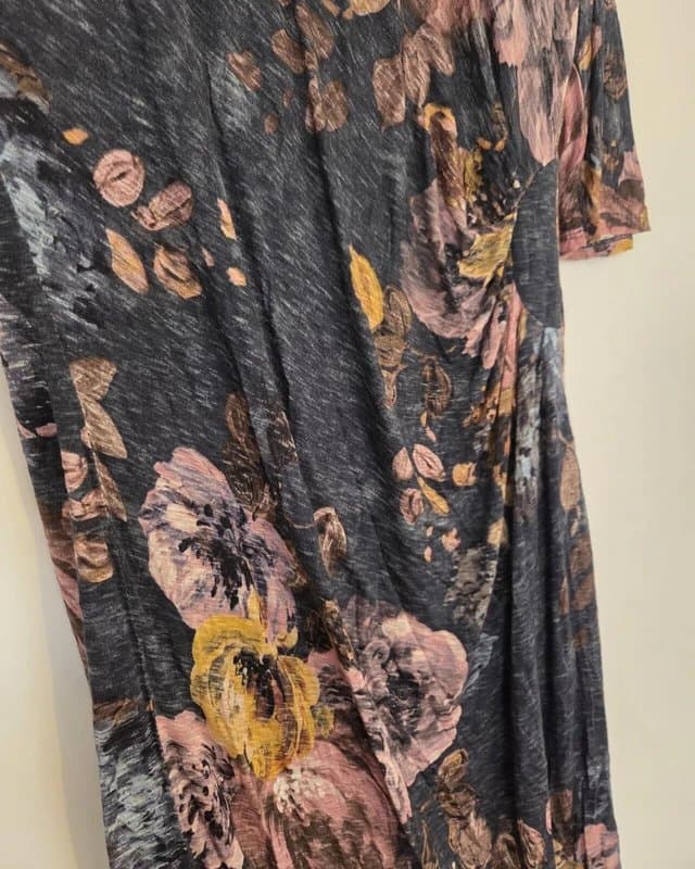 Phase Eight Ladies size 18 Phase Eight Floral print Midi dress with side gathering