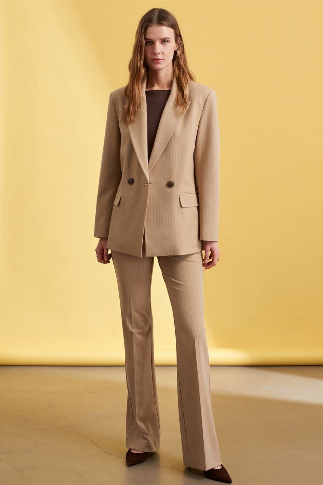 Dilvin Dilvin Women's Striped Crepe Blazer With Shawl Collar in Beige - 4