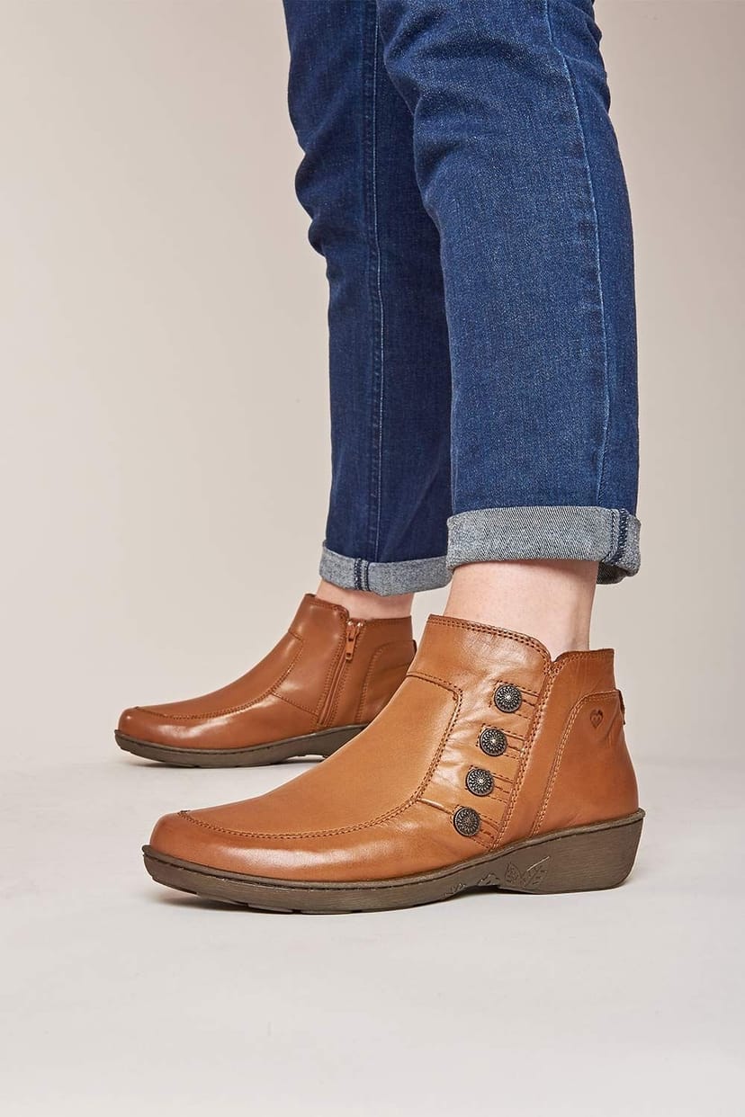 Moshulu Moshulu Women's 'Fruit Drop 2' Lightweight Ankle Boots in Tan - 1