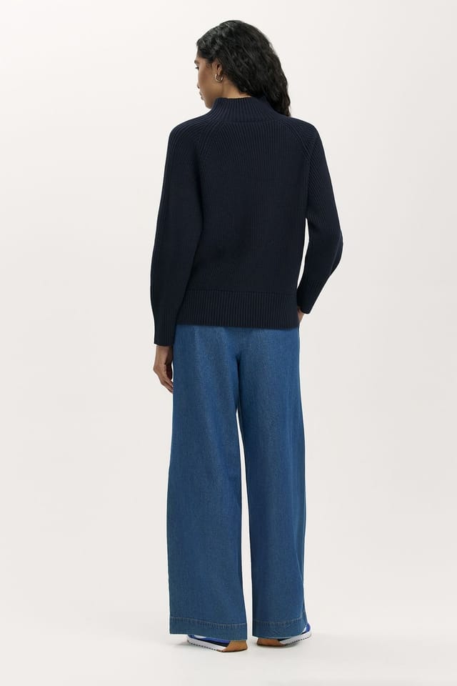 Finery London Finery London Women's Kaela Funnel Neck Knitted Jumper in Dark Navy - 3