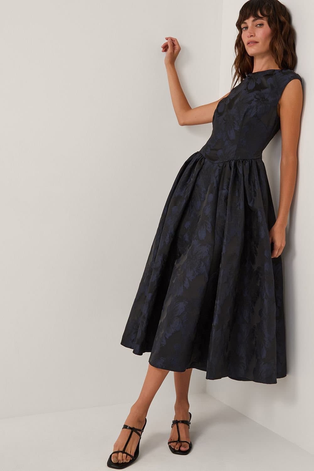 Monsoon Monsoon Women's Jayda Sleeveless Floral Jacquard Midi Dress Blue in Dark Navy