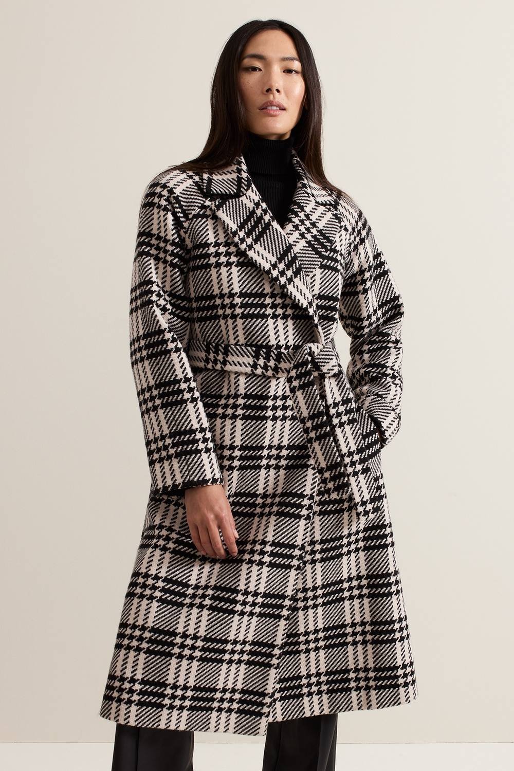 Phase Eight Phase Eight Women's Cassie Check Wool Coat in Black - 2