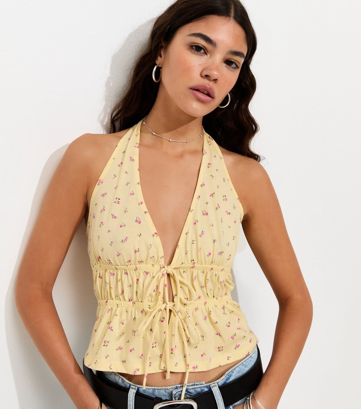 New Look Women's Yellow Floral Print Tie Front Halter Neck Top New Look