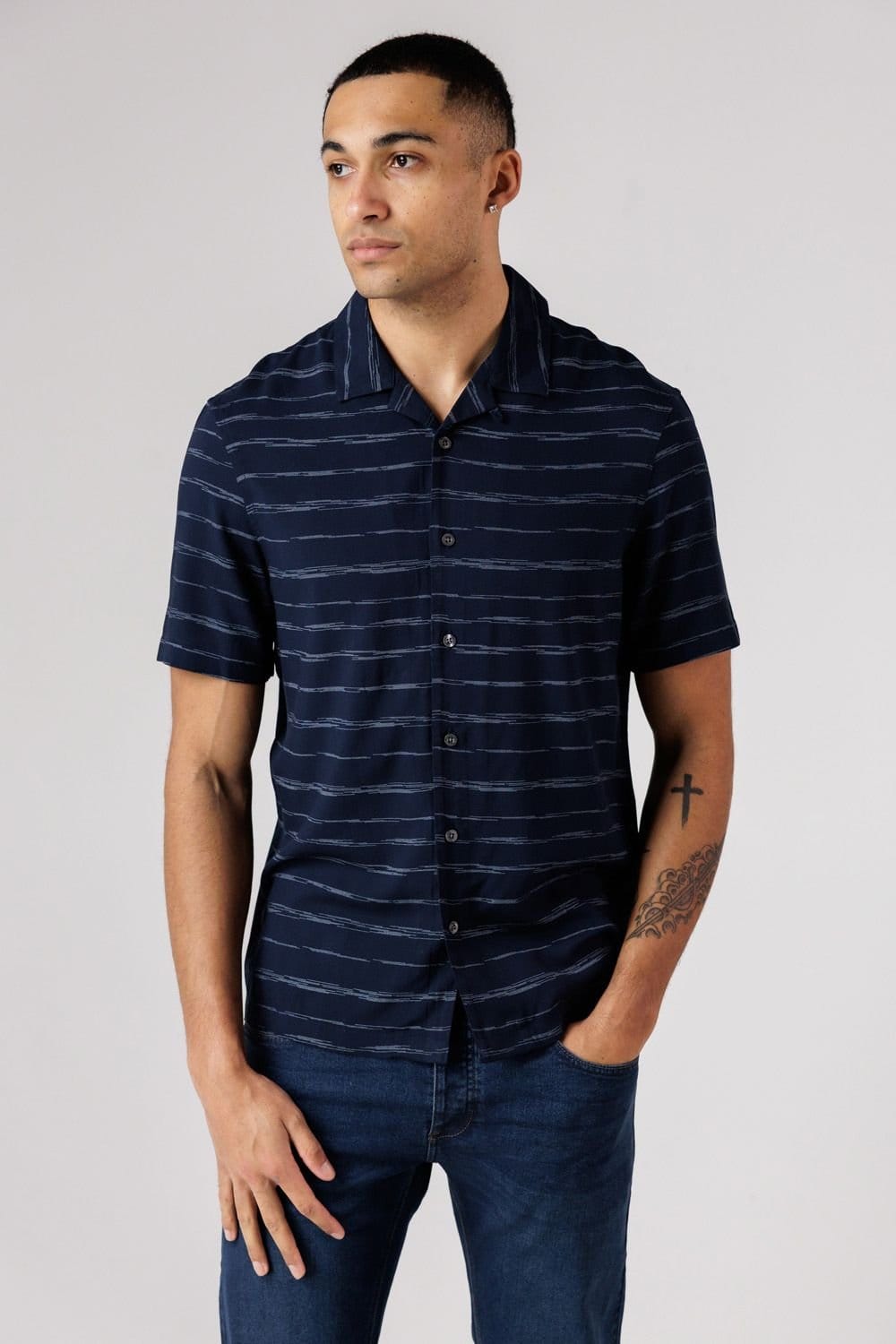 French Connection French Connection Men's Horizontal Stripe Print Short Sleeve Shirt in Navy - 4