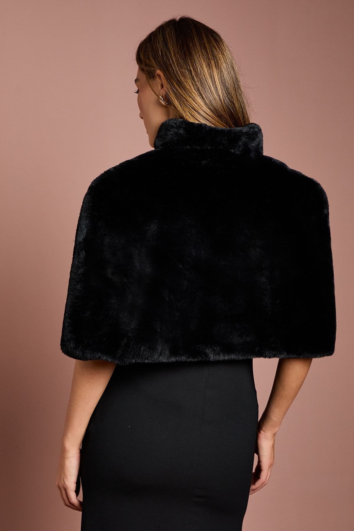 Coast Coast Women's Black Faux Fur Short Cape - 4