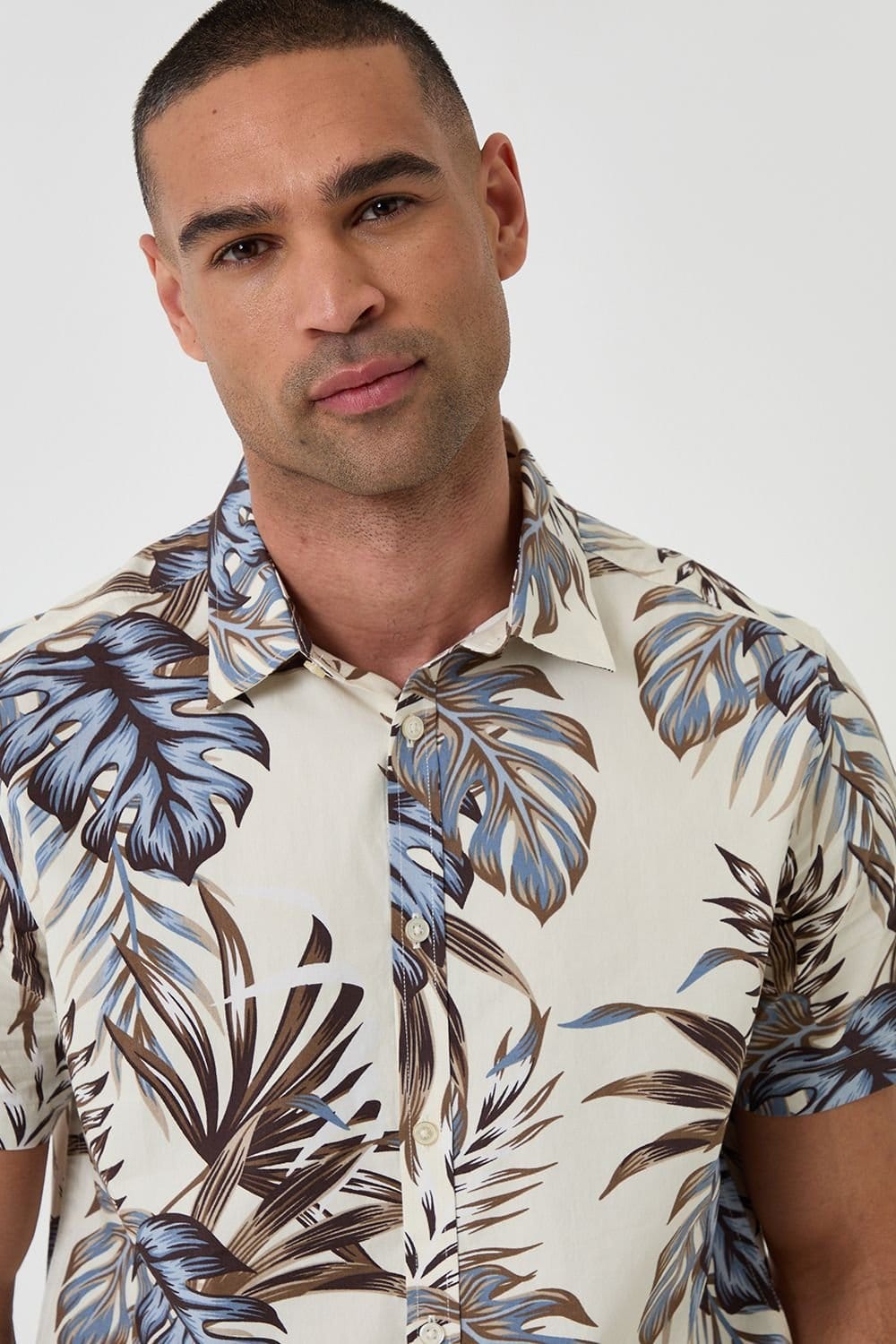 Threadbare Threadbare Men's Leaf Print Cotton Short Sleeve Shirt in Navy - 4