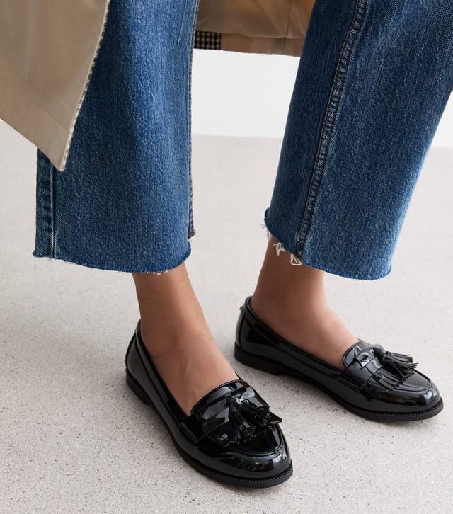 New Look Women's Wide Fit Black Patent Tassel Loafers New Look - 2