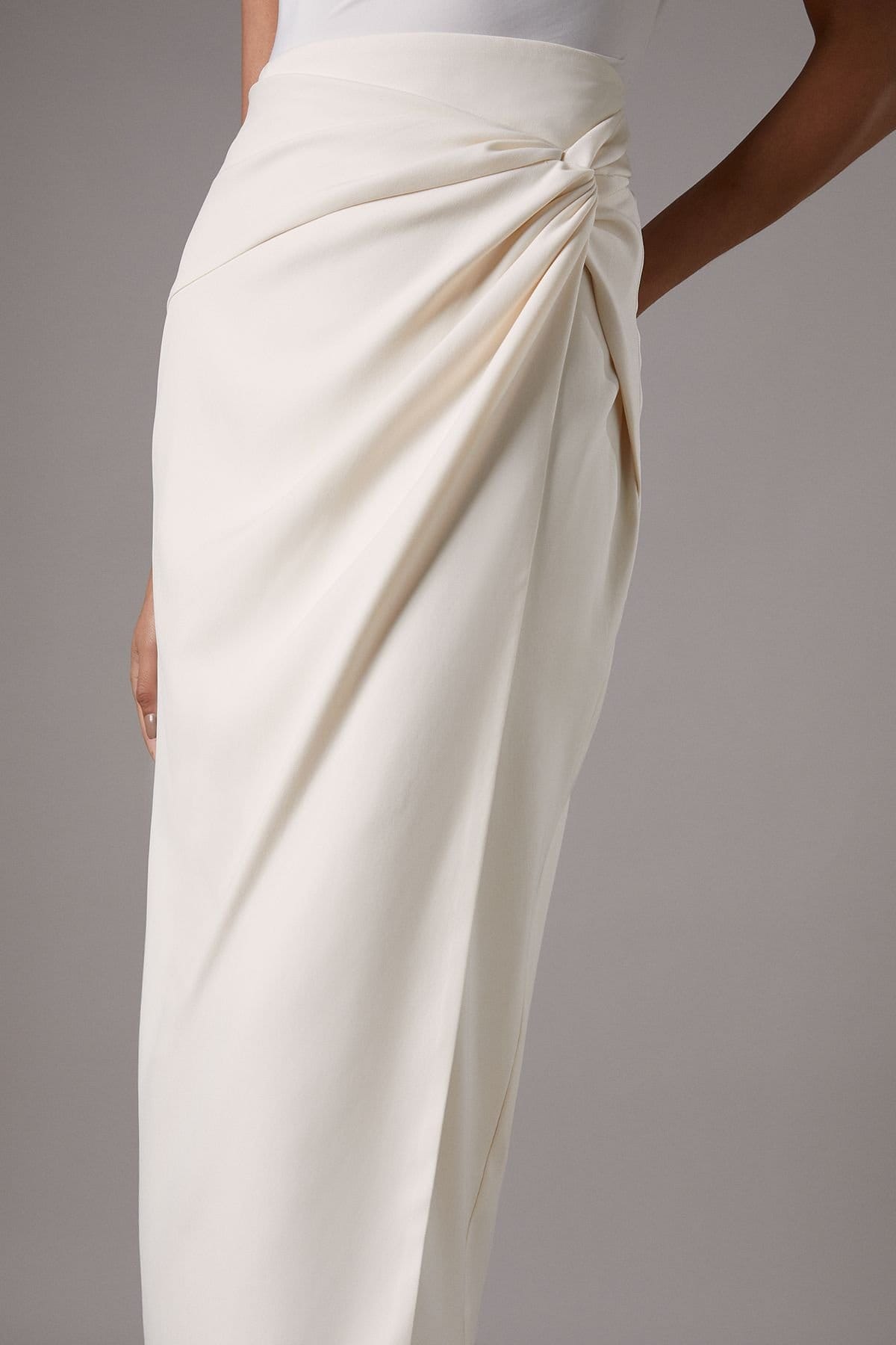 Coast Coast Women's Knot Front Wrap Skirt in Ivory - 4