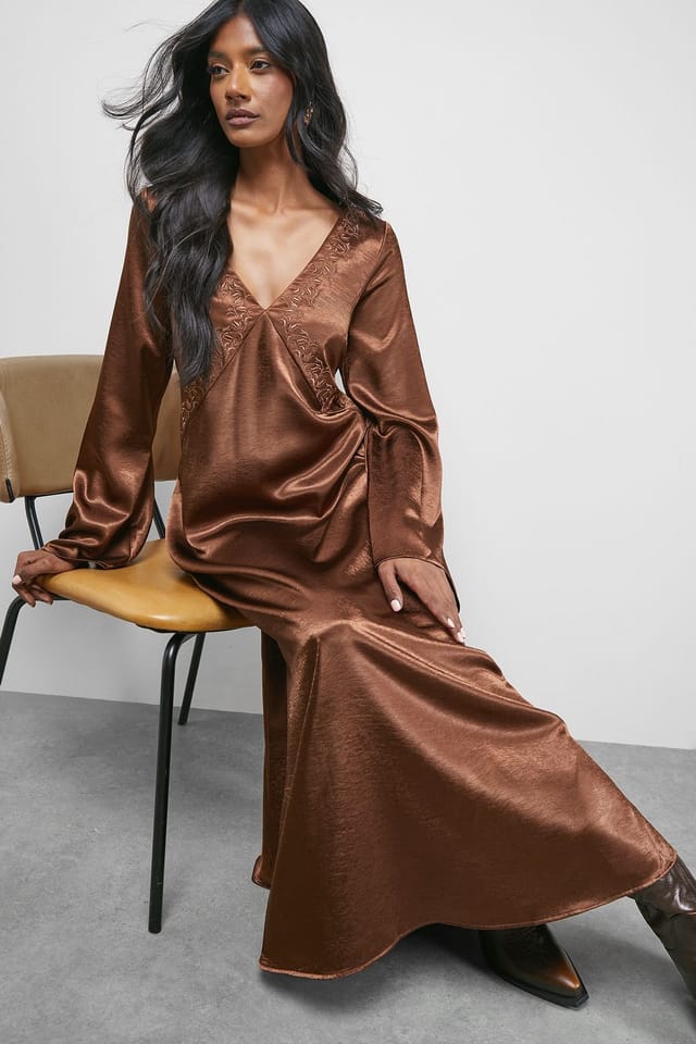 Warehouse Warehouse Women's Embroidered Satin Plunge Neck Flare Sleeve Midi Dress in Burgundy - 2