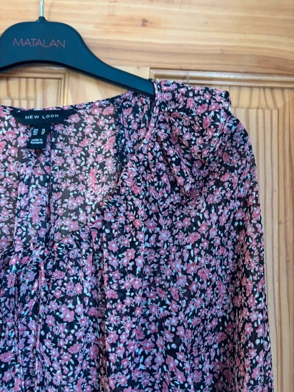 New Look Ladies chiffon long sleeves top size 14