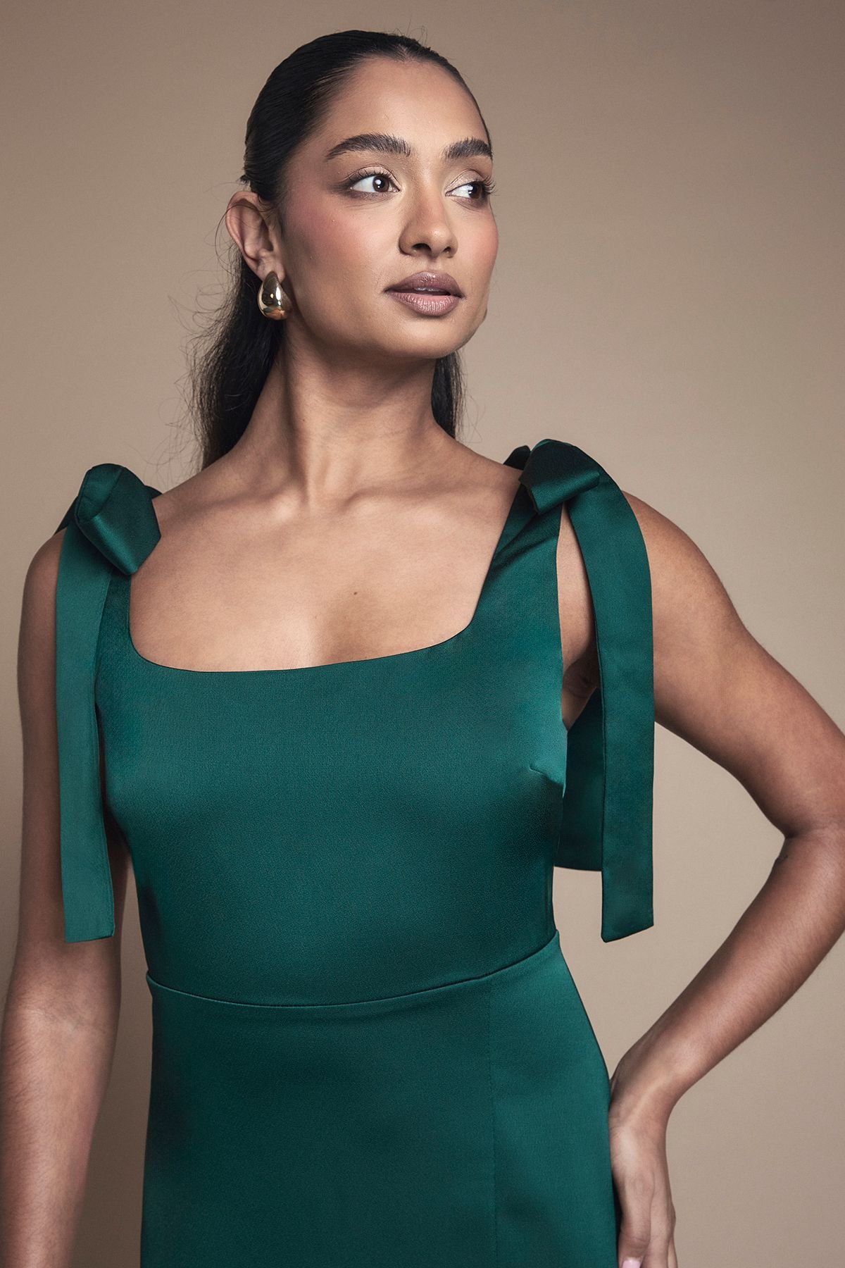 Oasis Oasis Women's Satin Tie Shoulder Midi Bridesmaid Dress in Emerald - 4