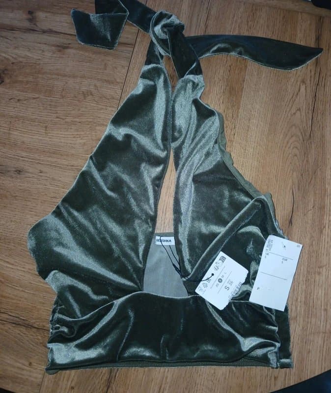 Bershka Bnwt Ladies halter crop top size S