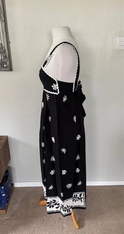 Zara BNWT Zara black and white flower print cotton summer dress - size M