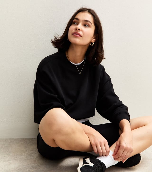 New Look Women's Black Crew Neck Short Sweatshirt New Look - 2