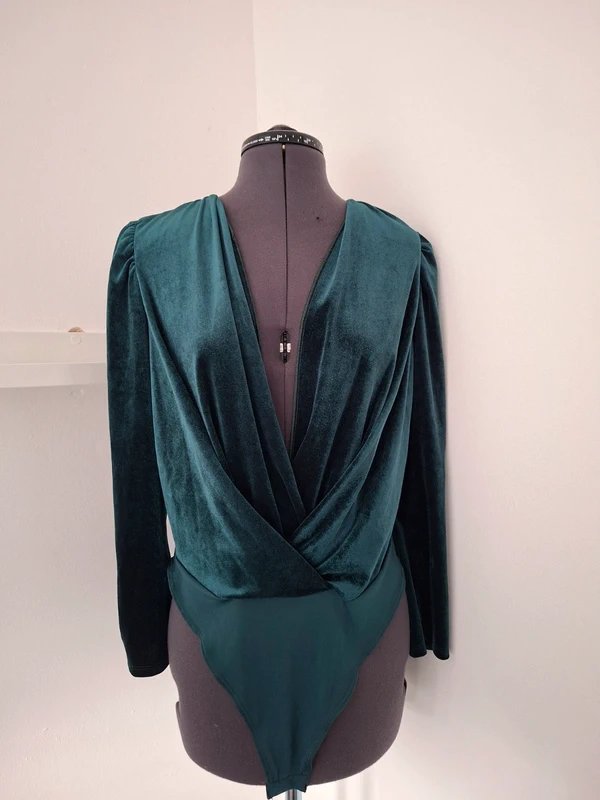 New Look Velvet effect top/bodysuit Size 14 - 1