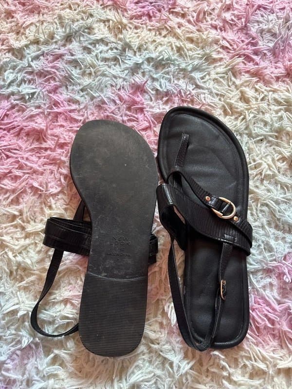 New Look Flip flops