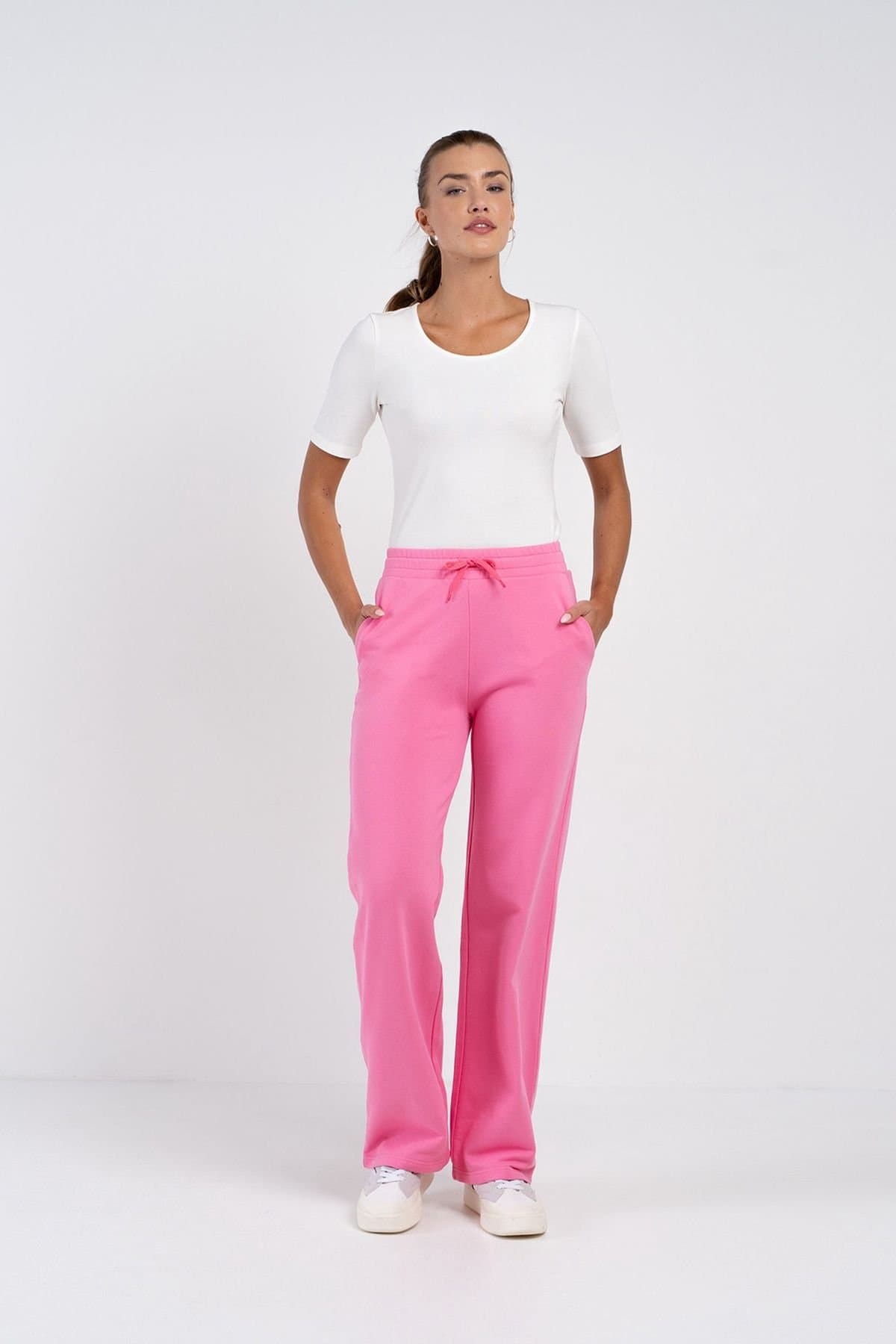 Kettlewell Kettlewell Women's Blake Jogger in Bright Pink