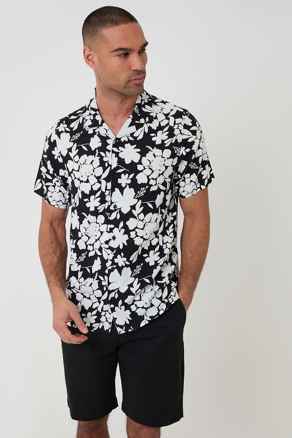 Threadbare Threadbare Men's Abstract Floral Print Short Sleeve Shirt in Black