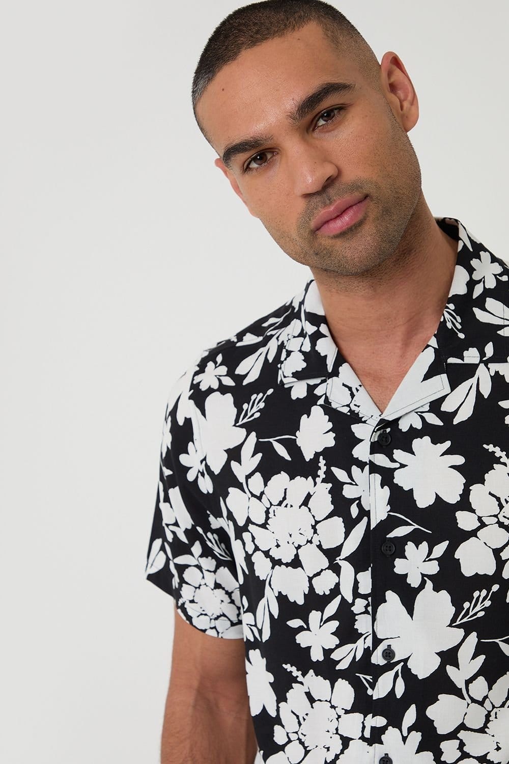 Threadbare Threadbare Men's Abstract Floral Print Short Sleeve Shirt in Black - 4