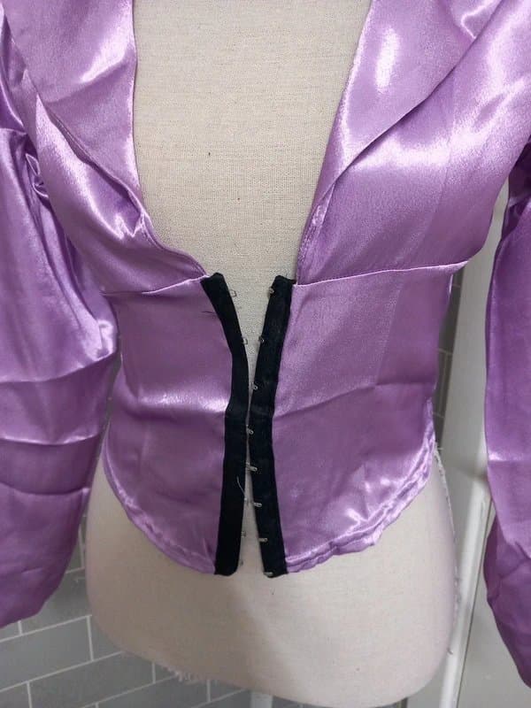 Boohoo Cropped satin top size 6