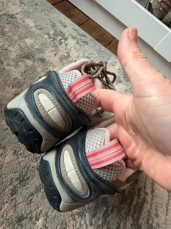 Merrell Ladies Merrell suede hiking shoes size 3.5 Brand new.