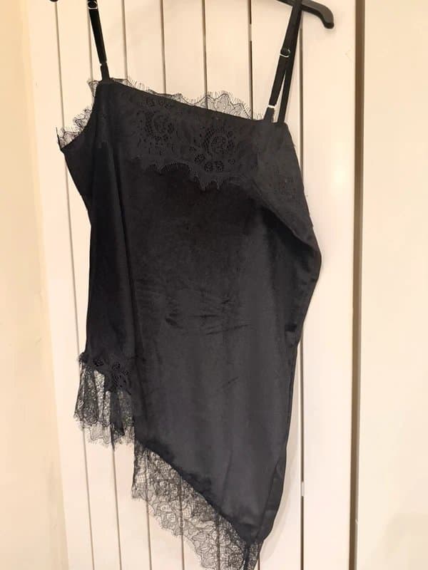 ASOS Design ASOS black velvet cami with lace detailing - L