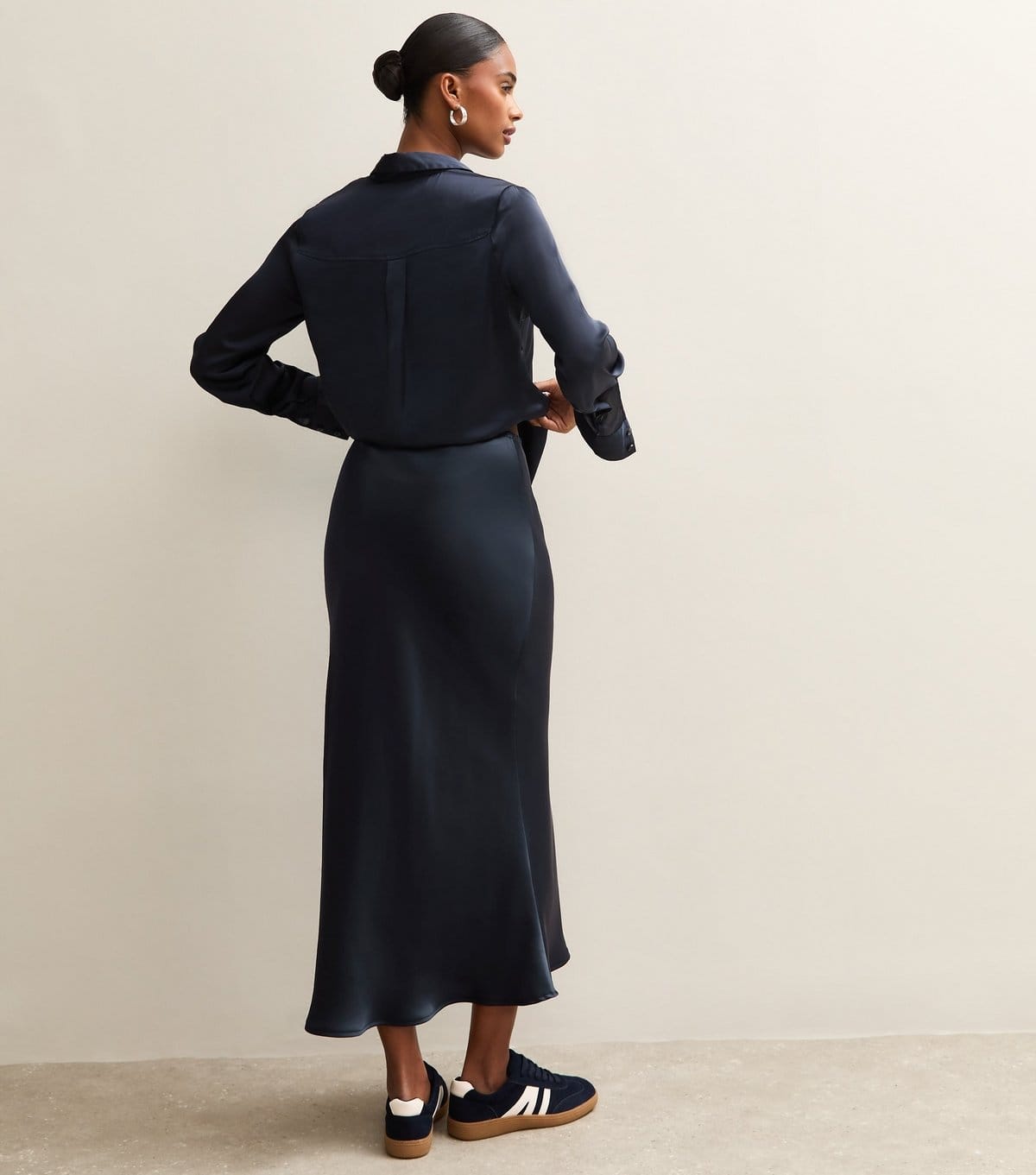New Look Women's Navy Satin Bias Cut Midi Skirt New Look - 4