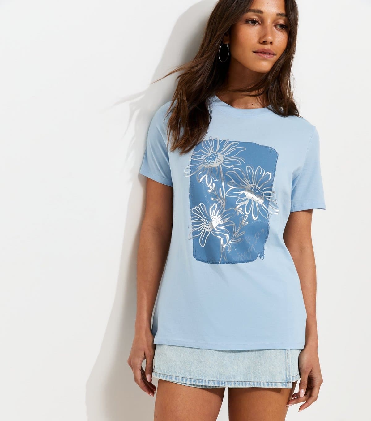 New Look Women's Light Blue Cotton Foil Flower Print T-Shirt New Look