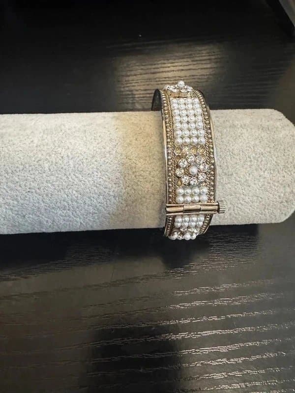 Vintage Dressing Vintage Y2K Pearl & Rhinestone Floral Hinged Bracelet – Elegant Statement Piece