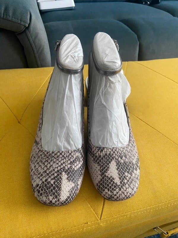 Clarks Stunning Leather Snake Print Sandals from Clark’s. New with Tags, Size 7