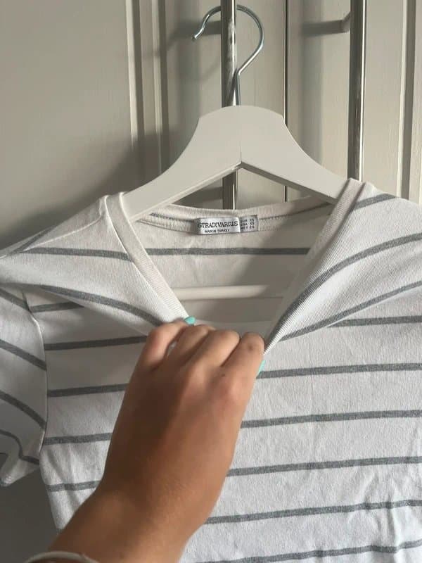 Stradivarius Stradivarius white and grey striped tight baby t shirt