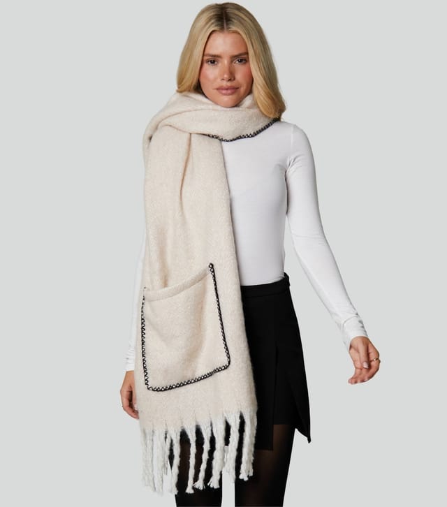 South Beach White Fluffy Pocket Scarf South Beach New Look - 2