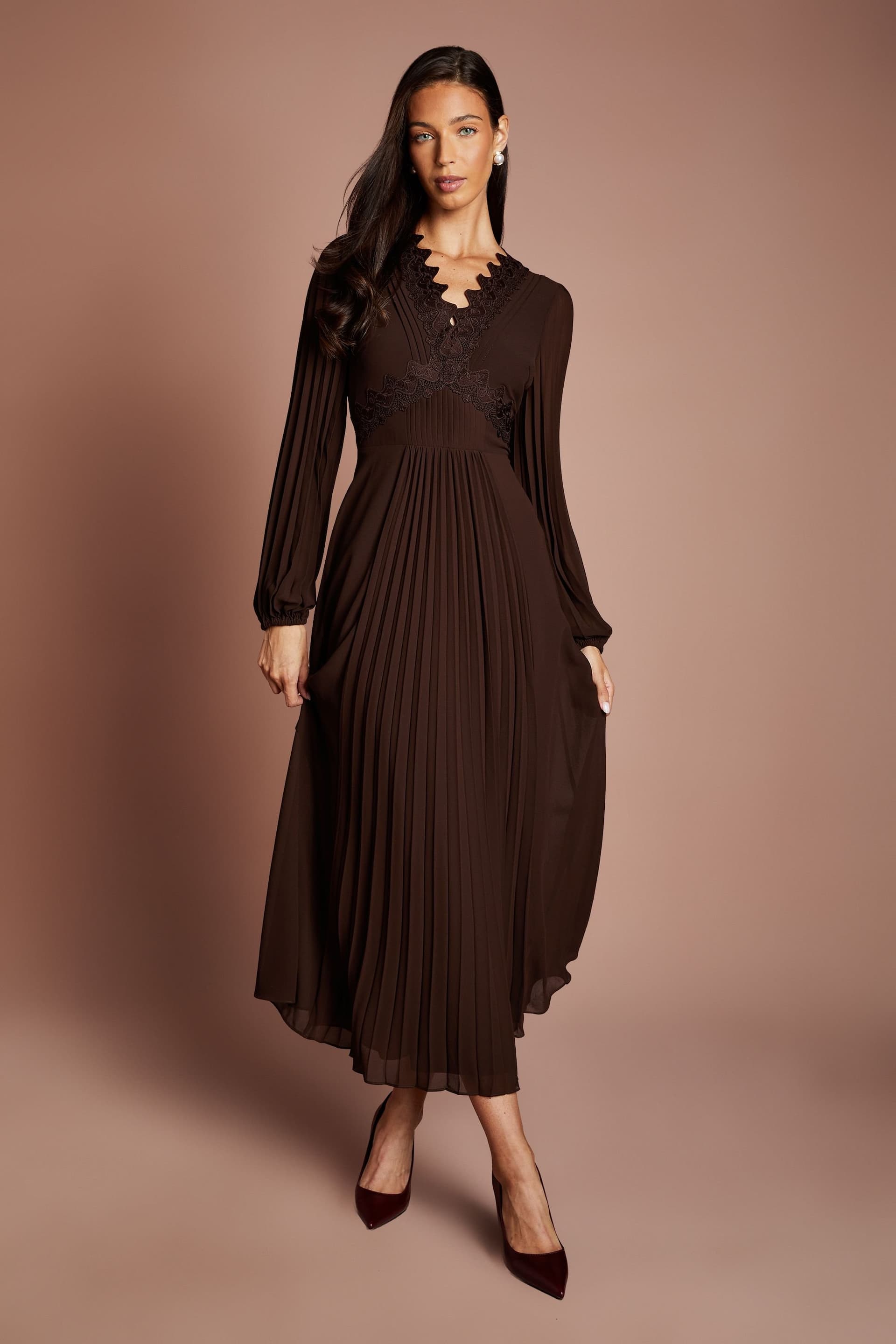 Coast Coast Women's Pleat Detail Lace Trim Maxi Dress in Chocolate