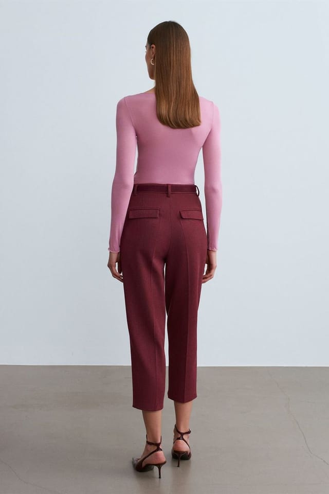 Dilvin Dilvin Women's Belted Capri Cigarette Trousers in Burgundy - 3