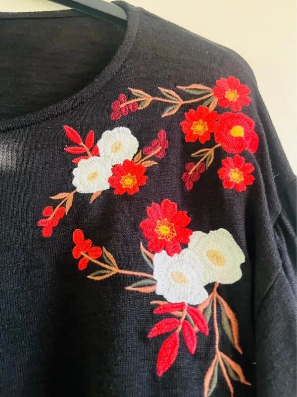 New Look New look medium crop top with floral embroidery
