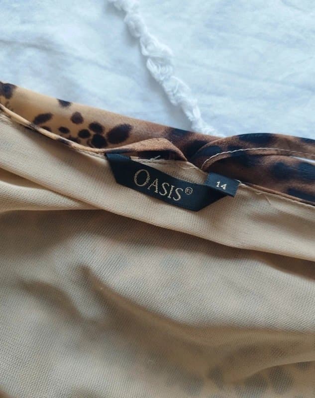 Oasis lovely blouse with thin straps🤎with ruffles leopard always top size 14 XL