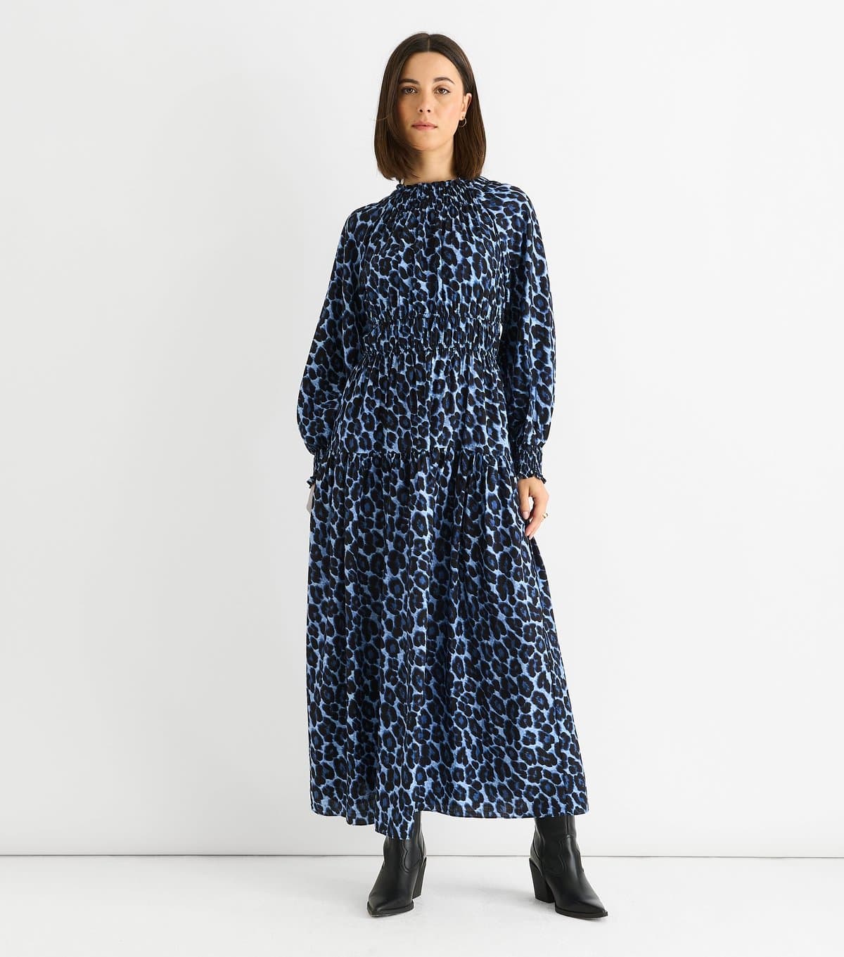 Gini London Women's Blue Animal Print Shirred Midi Dress Gini London New Look