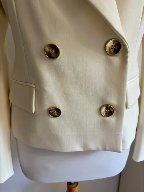 Zara BNWT Zara cream tailored jacket blazer - size M fits a 10