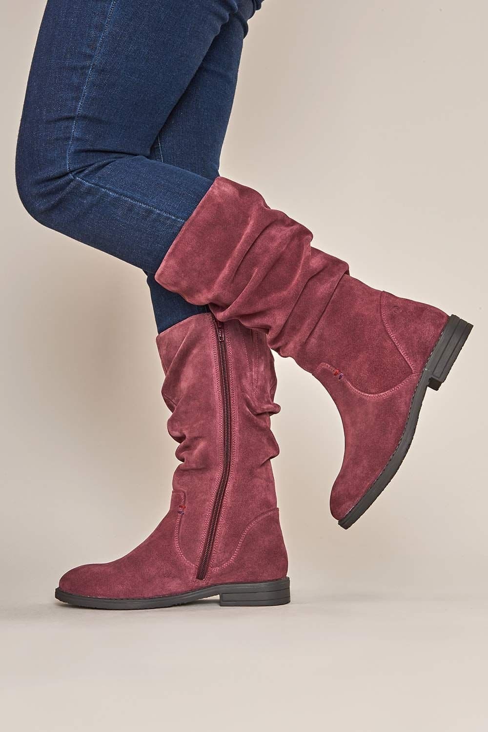 Moshulu Moshulu Women's 'Glacier Suede 2' Ruched Suede Boots in Dark Red