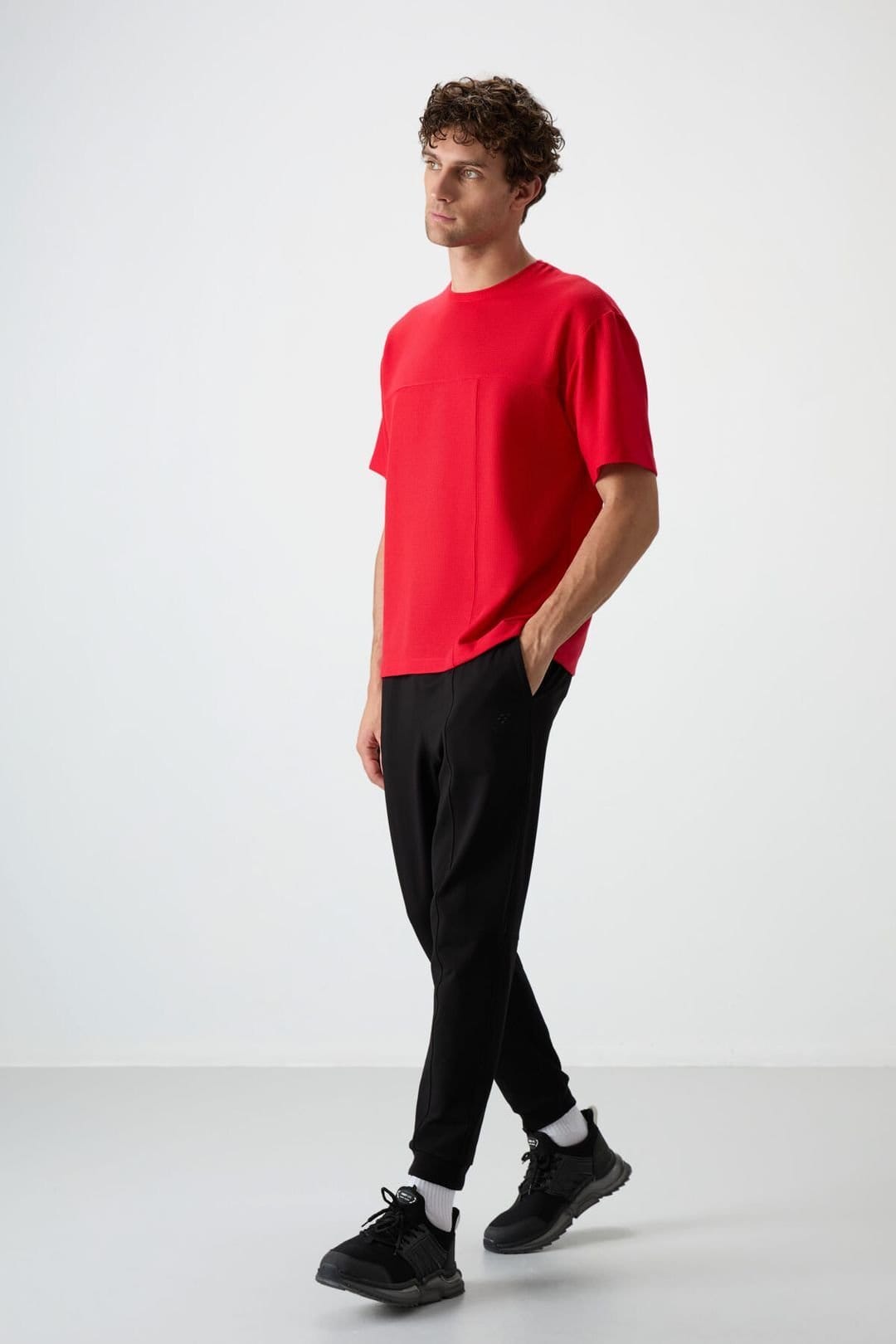 Tommy Life Tommy Life Men's Oversized Jersey T-Shirt With Pocket in Red - 4