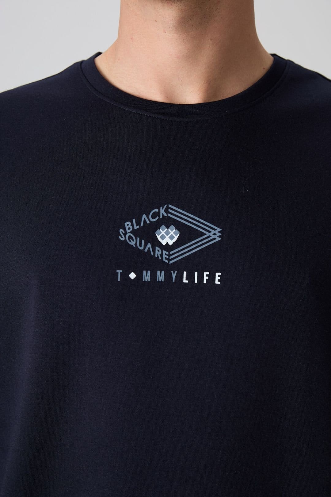 Tommy Life Tommy Life Men's Oversized Cotton-Blend Logo T-Shirt in Navy - 4