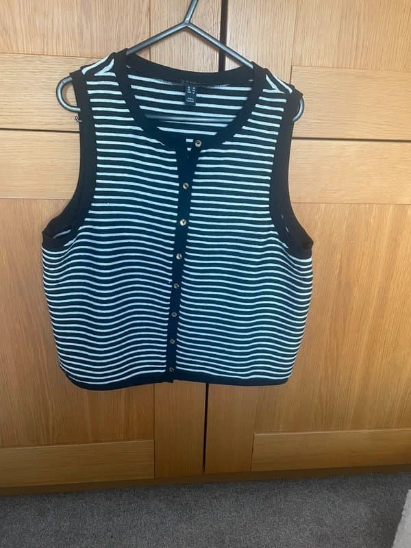 New Look Knitted waistcoat size 16