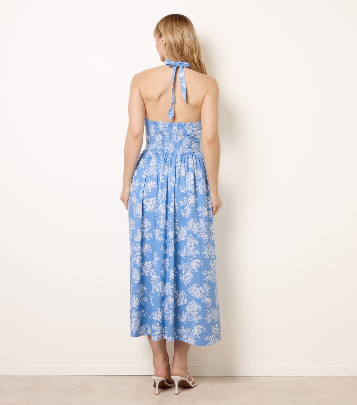 Blue Vanilla Women's Blue Floral Print Halter Neck Midi Dress Blue Vanilla New Look - 4