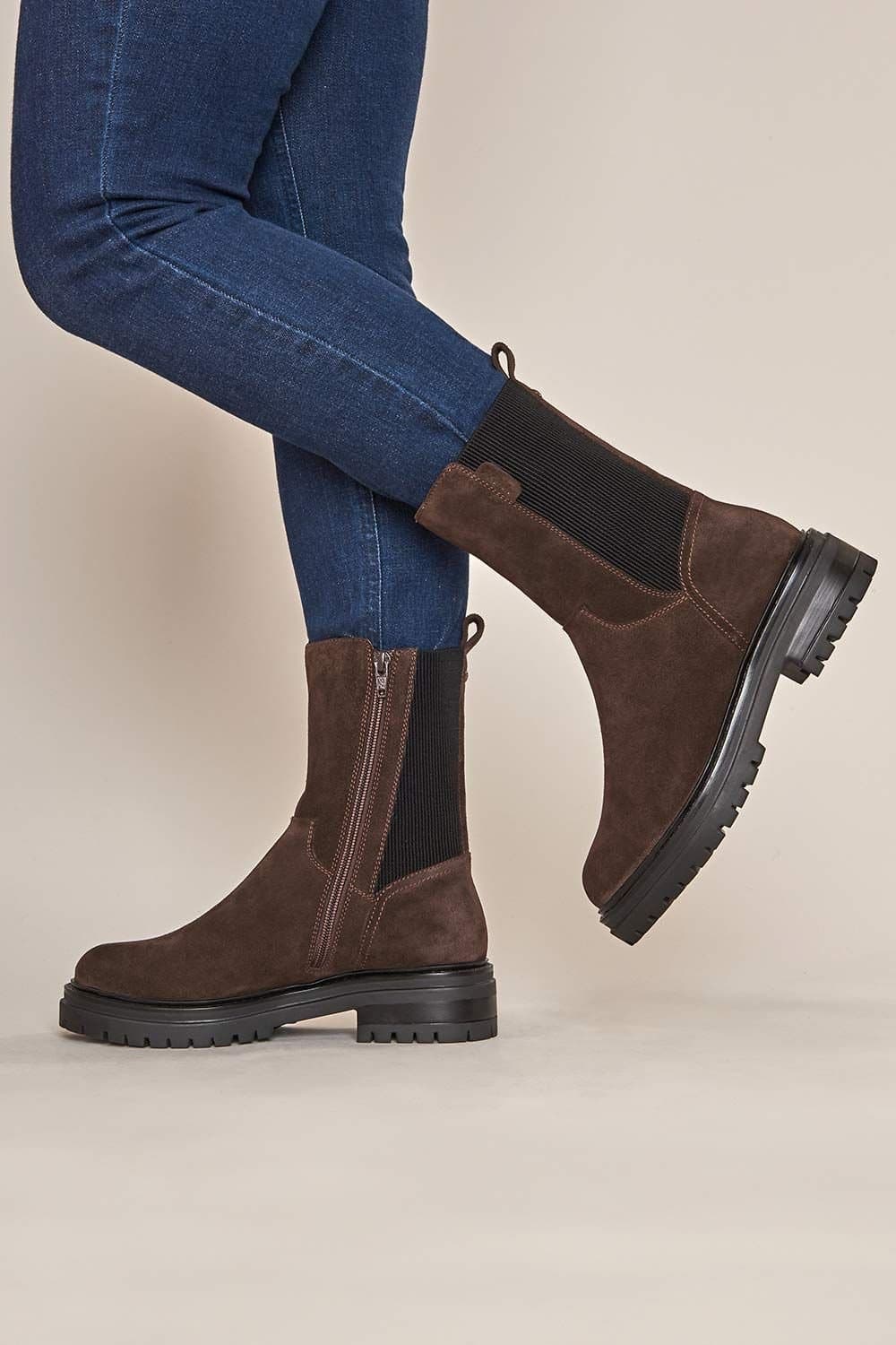 Moshulu Moshulu Women's 'Russula' Chunky Leather Chelsea Boots in Dark Brown