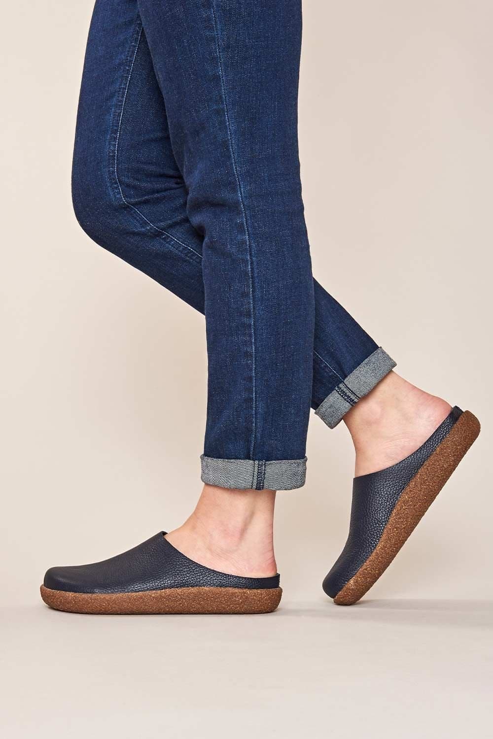 Moshulu Moshulu Women's 'Pevensey' Unlined Leather Clogs in Indigo