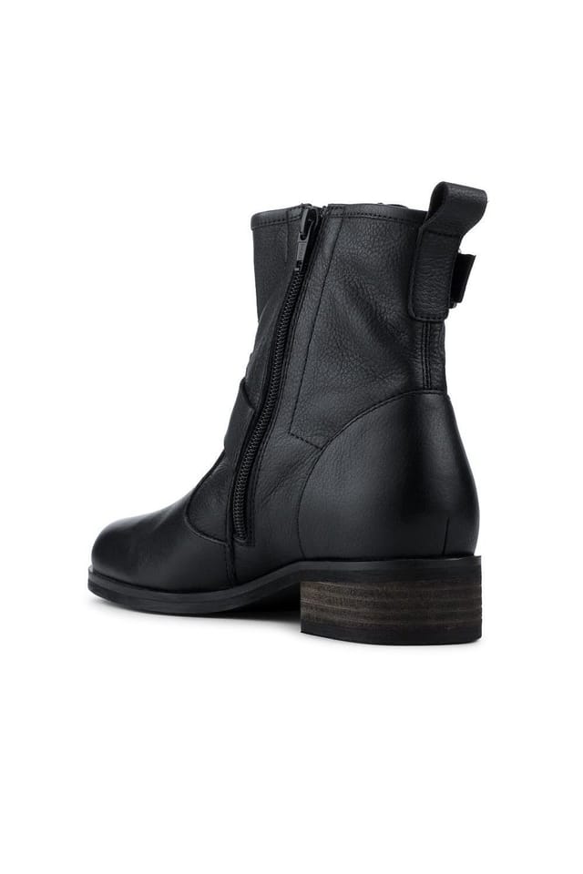 Jones Bootmaker Jones Bootmaker Women's Maribel Buckle-Detailed Leather Boots in Black - 3