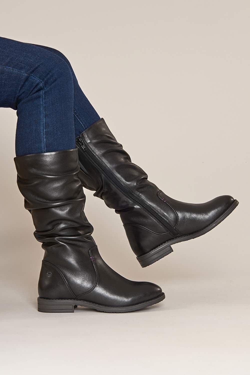Moshulu Moshulu Women's 'Glacier Leather' Ruched Mid-Length Boot in Black