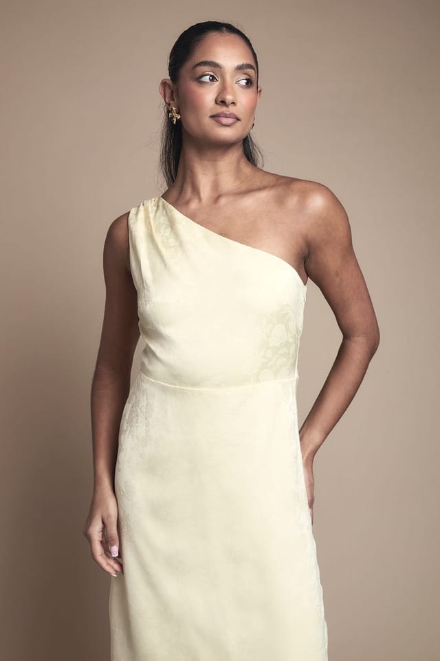 Oasis Oasis Women's One Shoulder Satin Jacquard Bridesmaid Maxi Dress in Butter - 2
