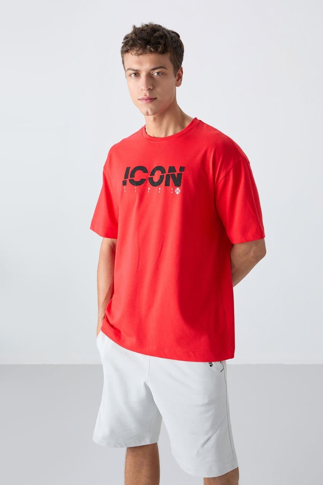 Tommy Life Tommy Life Men's Oversized Logo Print Crew Neck T-Shirt in Red